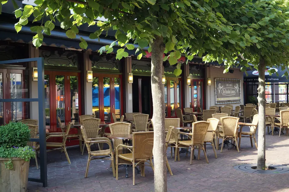 Terras van De Gouden Leeuw midden in Bergeijk